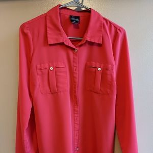 Maternity lightweight button-down collared 3/4 sleeve shirt